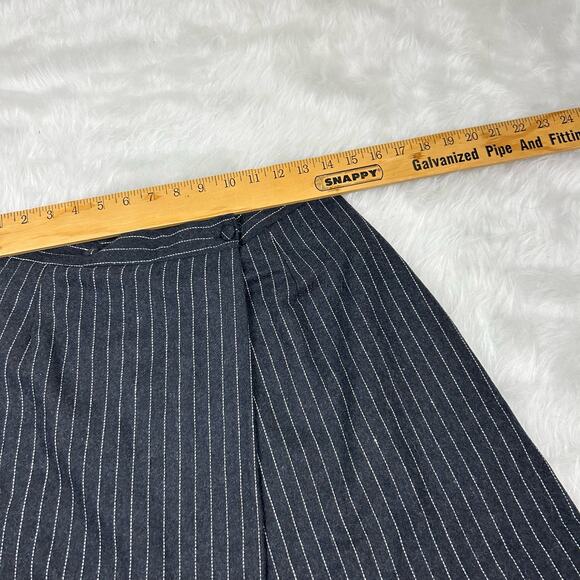 Italian Vintage wool pinstripe mini skirt size 30" - Picture 3 of 4